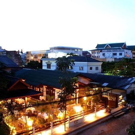 Avilla Phasouk Hotel Vientiane Bagian luar foto