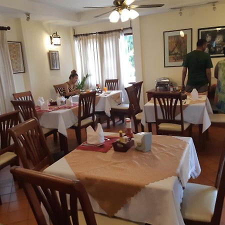 Avilla Phasouk Hotel Vientiane Bagian luar foto