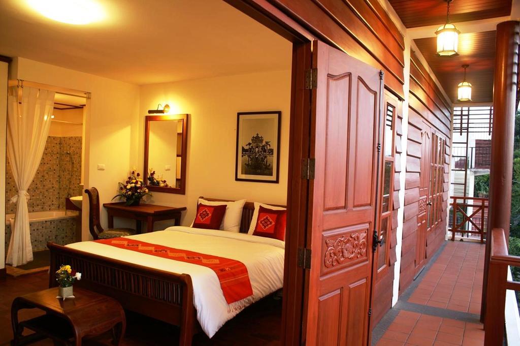 Avilla Phasouk Hotel Vientiane Bagian luar foto