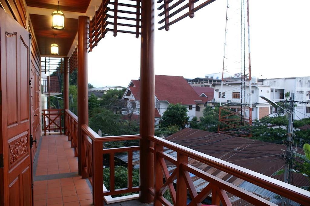 Avilla Phasouk Hotel Vientiane Bagian luar foto