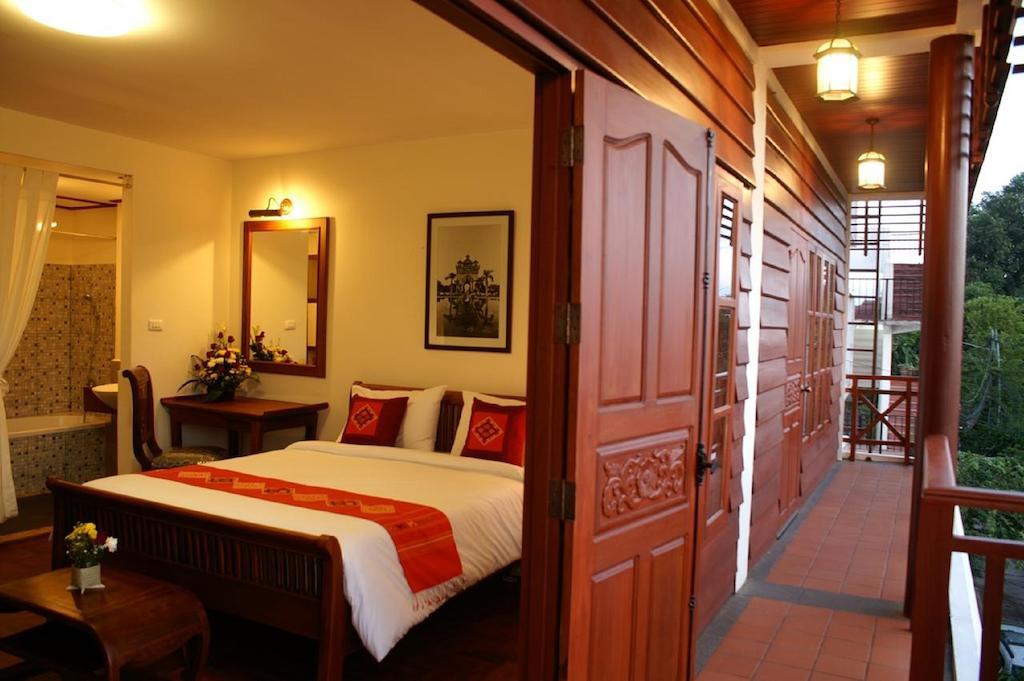 Avilla Phasouk Hotel Vientiane Bagian luar foto