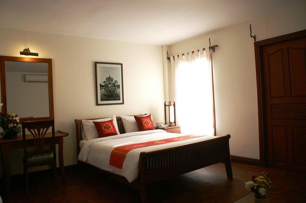 Avilla Phasouk Hotel Vientiane Bagian luar foto