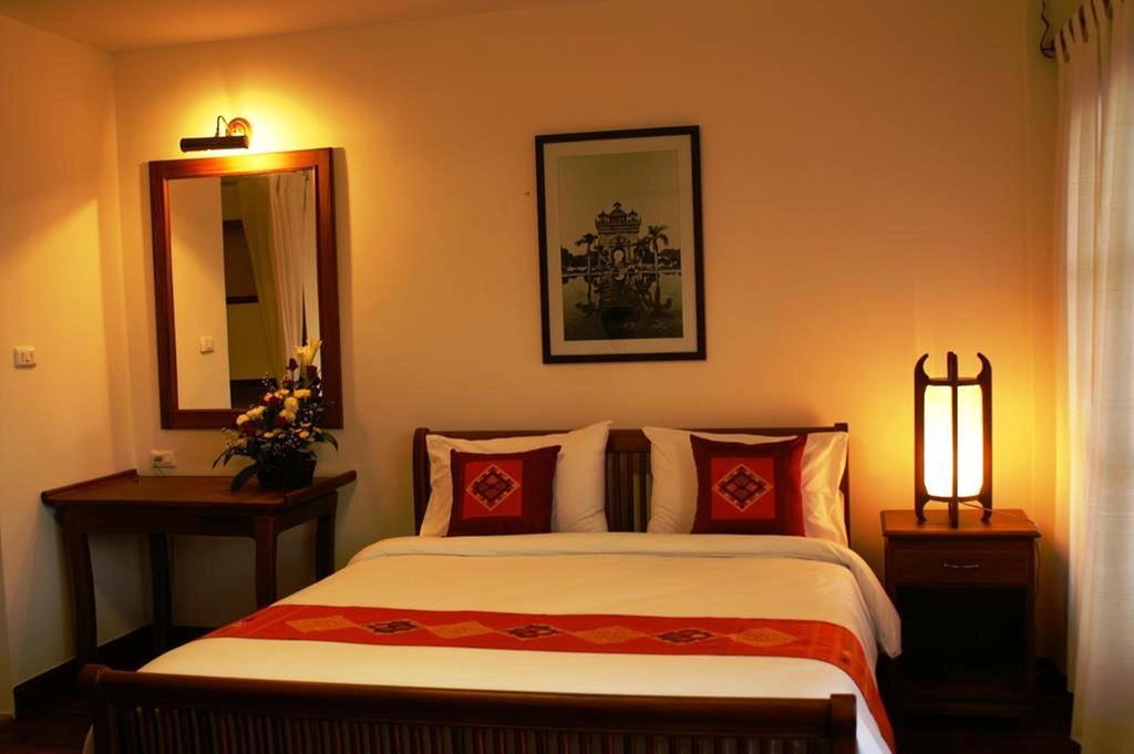 Avilla Phasouk Hotel Vientiane Bagian luar foto