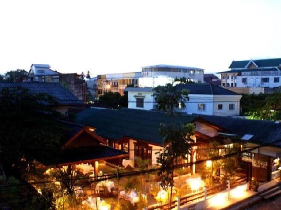 Avilla Phasouk Hotel Vientiane Bagian luar foto