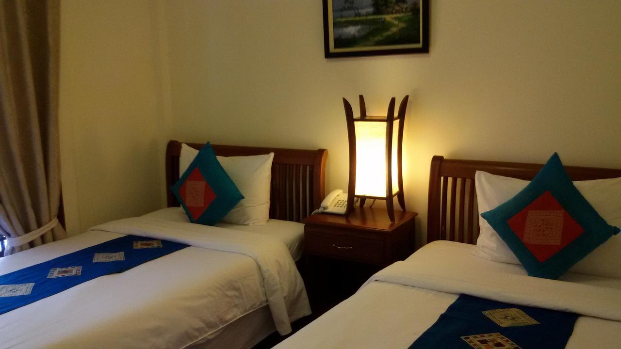 Avilla Phasouk Hotel Vientiane Bagian luar foto