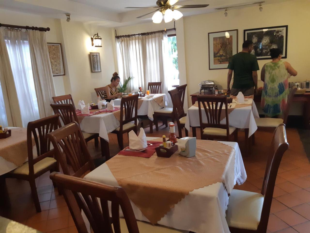 Avilla Phasouk Hotel Vientiane Bagian luar foto