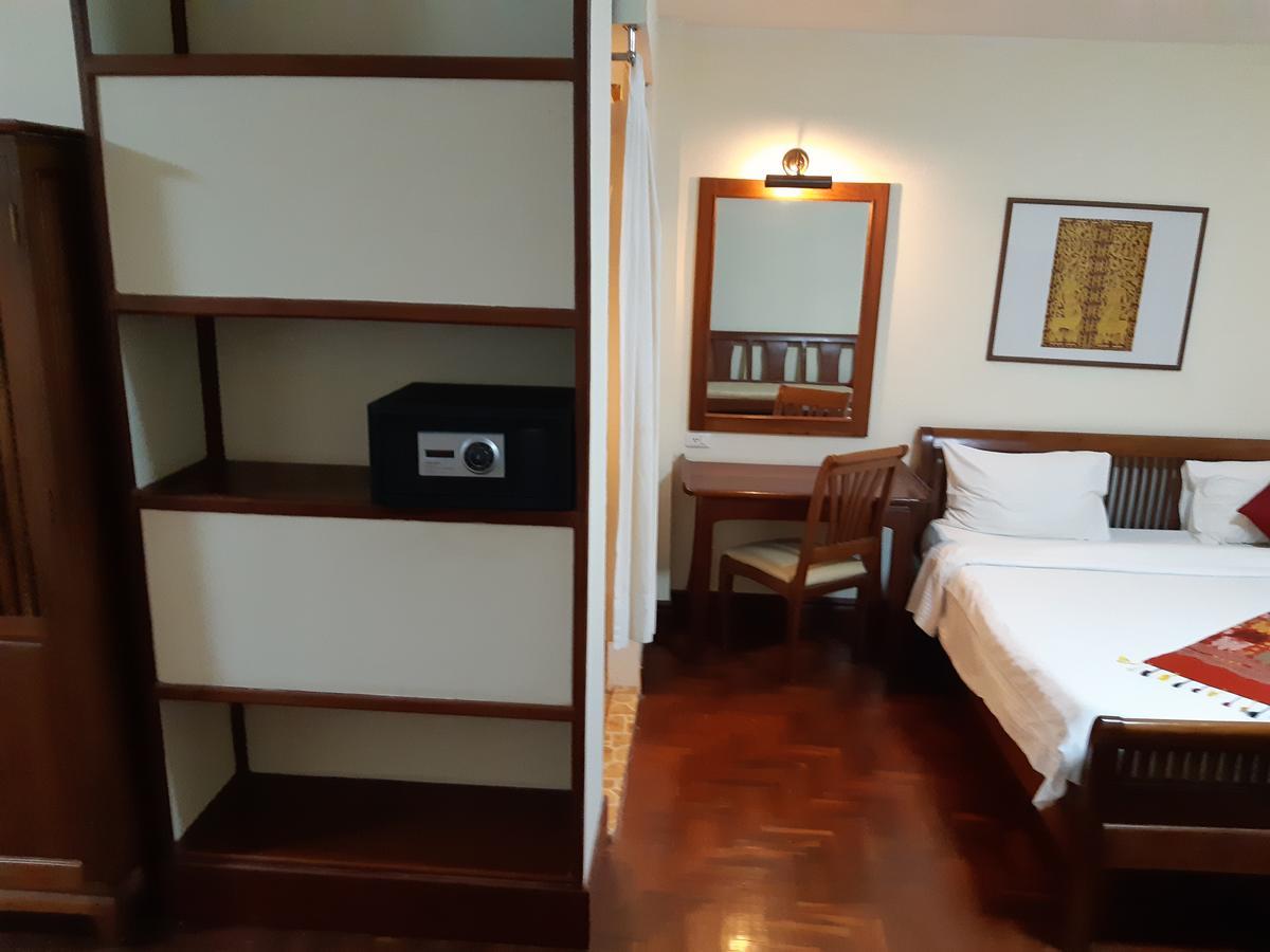 Avilla Phasouk Hotel Vientiane Bagian luar foto