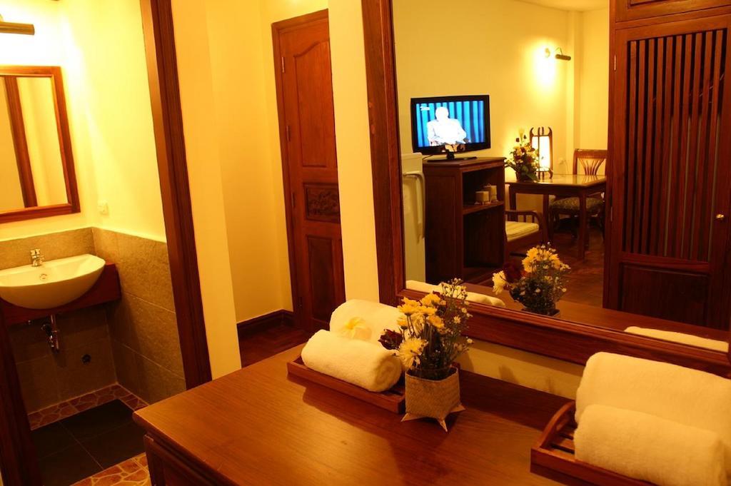 Avilla Phasouk Hotel Vientiane Bagian luar foto